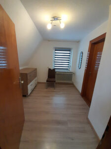 Ankleidezimmer Schlafzimmer 2 (OG)