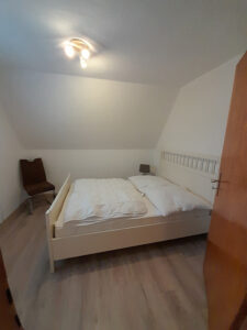Schlafzimmer 2 (OG)